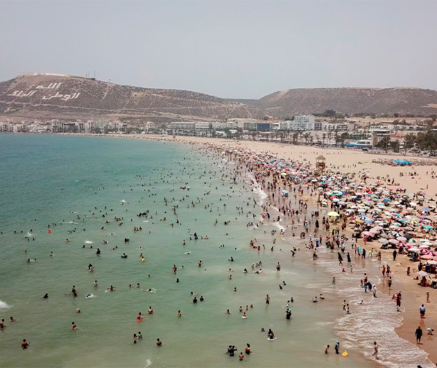 أكادير.. وفاة شاب غرقًا رغم تدخل فرق الإنقاذ ونجاة أربعة من أصدقائه