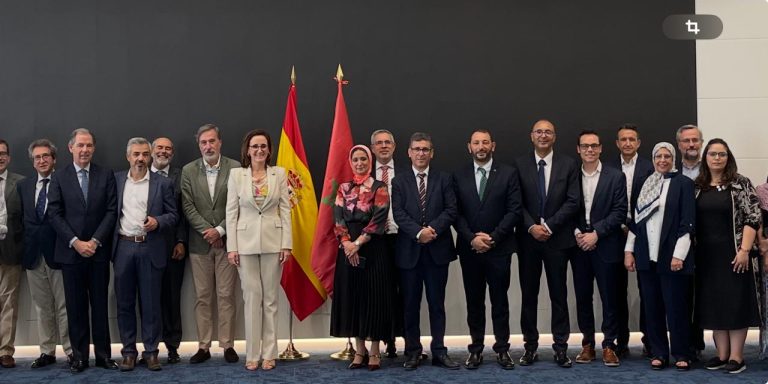 المغرب وإسبانيا يتفقان على إجراءات جديدة للنقل الطرقي.. والرباط تطالب بـ110 آلاف رخصة سفر