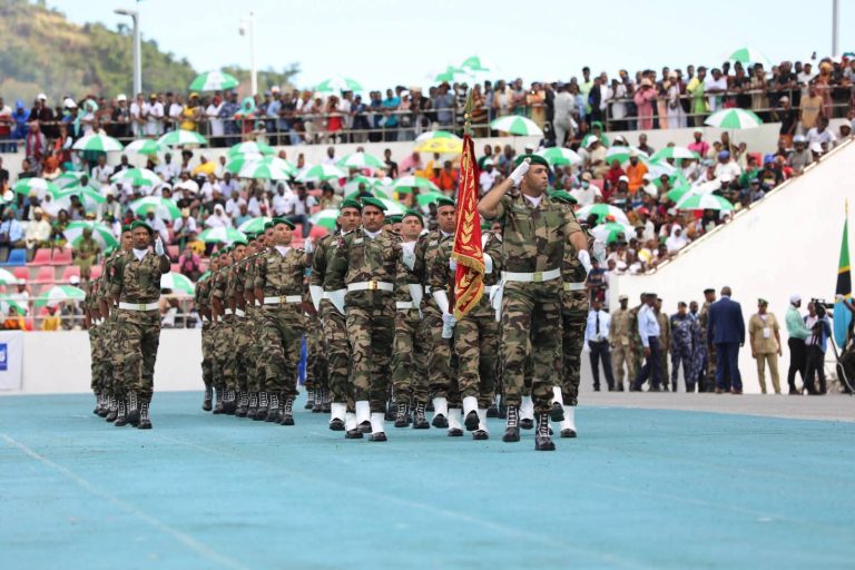 تجريدة من القوات المسلحة الملكية تشارك في احتفالات ذكرى استقلال جمهوية القمر