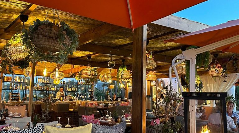 المقاهي والمطاعم الشاطئية بالبيضاء تلهب جيوب الزبناء.. ونداءات لضبط الأسعار