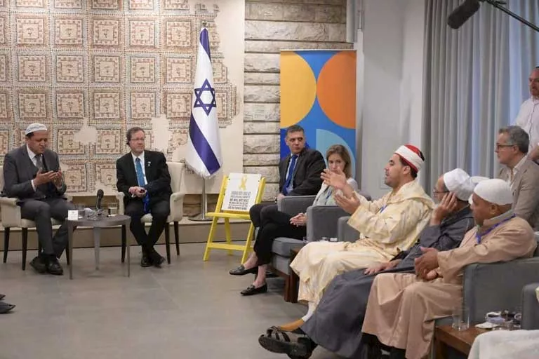 الأزهر يصف زيارة “أئمة أوروبيين” لإسرائيل بـ”الضالة” ويؤكد أنهم لا يمثلون الإسلام والمسلمين