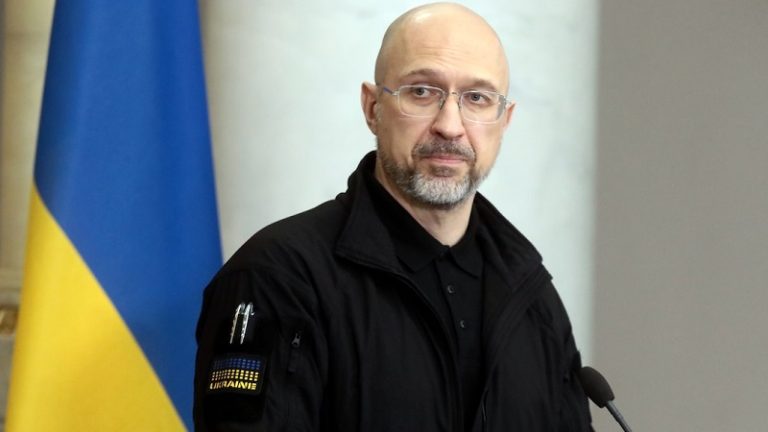 رئيس الوزراء الأوكراني يستقيل من منصبه وزيلينسكي يرشح وزيرة الاقتصاد لخلافته