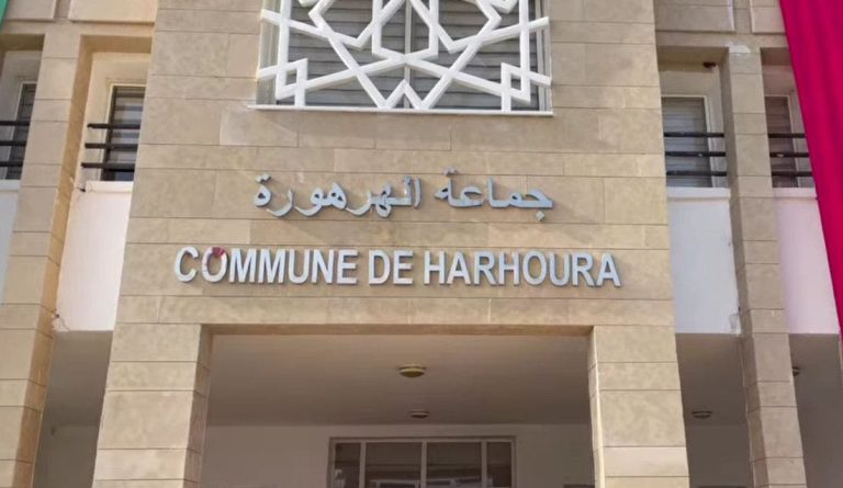 إقصاء غامض يثير جدلاً حول صفقة استغلال مواقف السيارات بجماعة الهرهورة